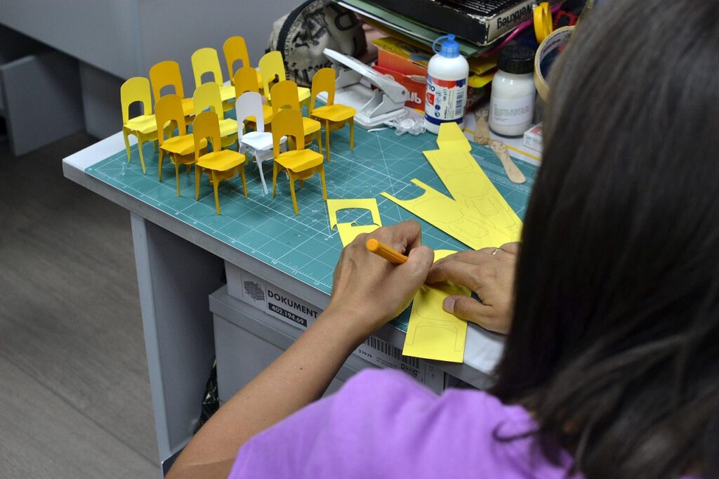 woman, left-hander, female, school, education, lifestyle, paper, study, student, college, left, hand, girl, inspiration, art, creativity, children, family, childhood, handmade, craft, creative, color, decorating, making, graphic design, kid, decorative, colorful, yellow, artist